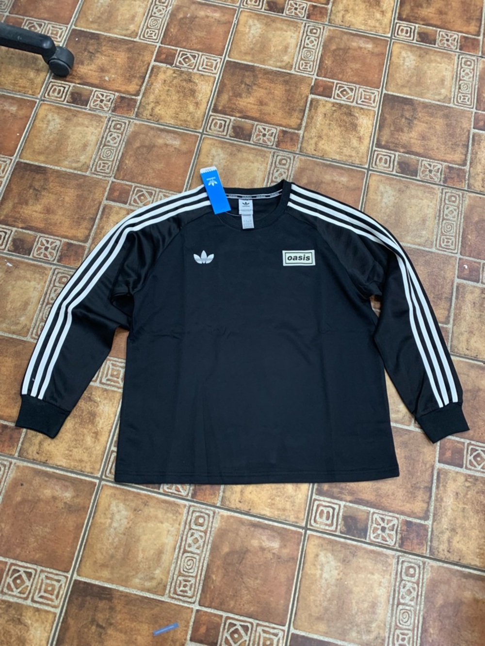Adidas Originals Oasis 2025 World Tour Crewneck size M